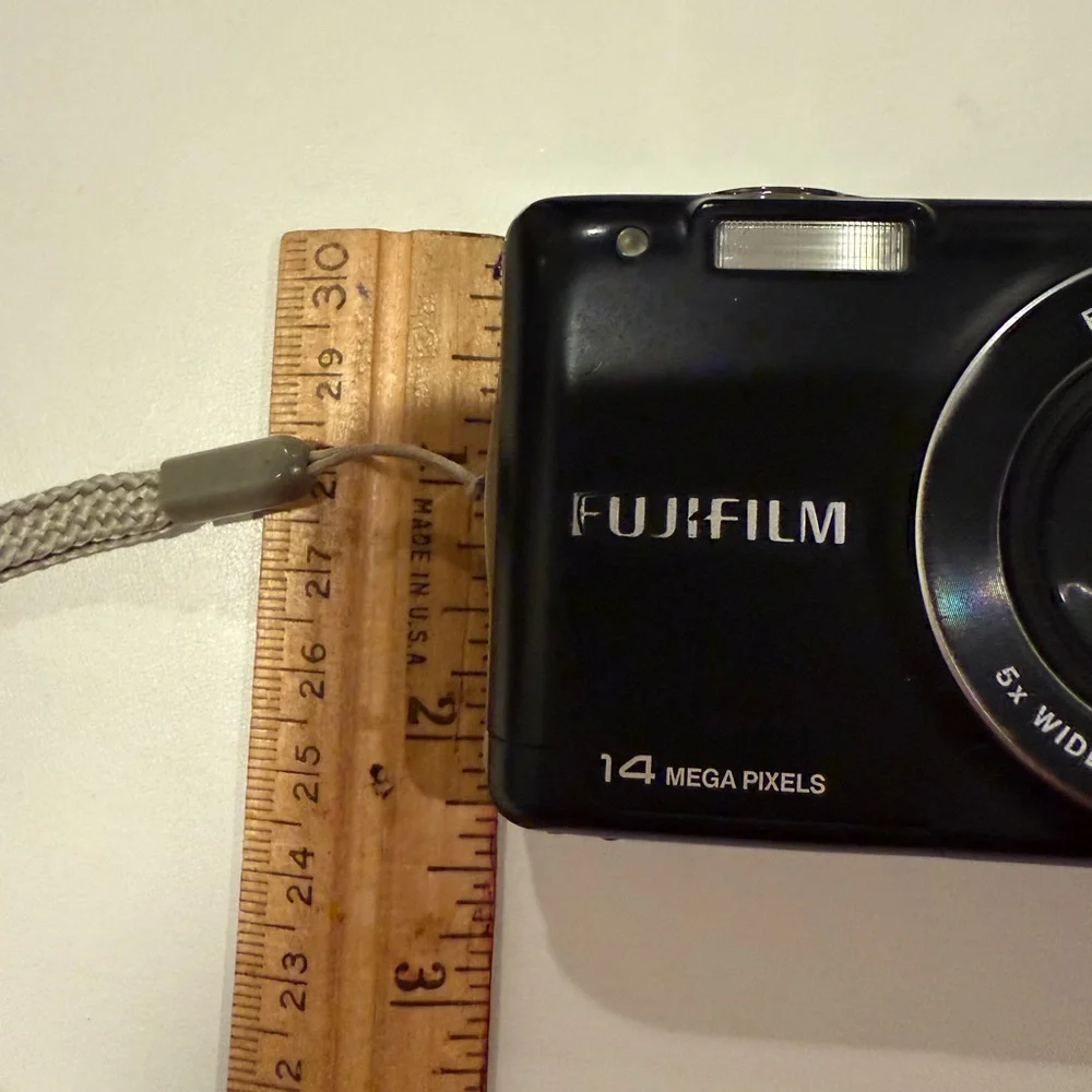 Fujifilm FinePix JX500 Compact Digital Camera 14.0MP with Charging Cord & Case